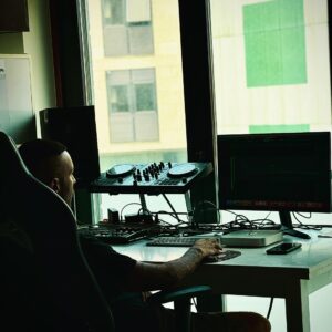 Entrevista con Nöwan - Explorando el synth punk desde Galicia