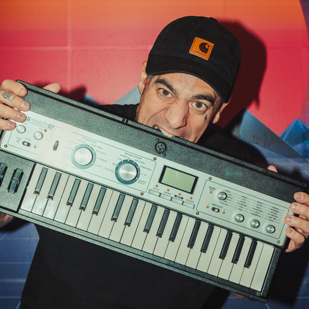 Pumuki: Reviviendo el Espíritu del Electroclash con un Toque Nostálgico