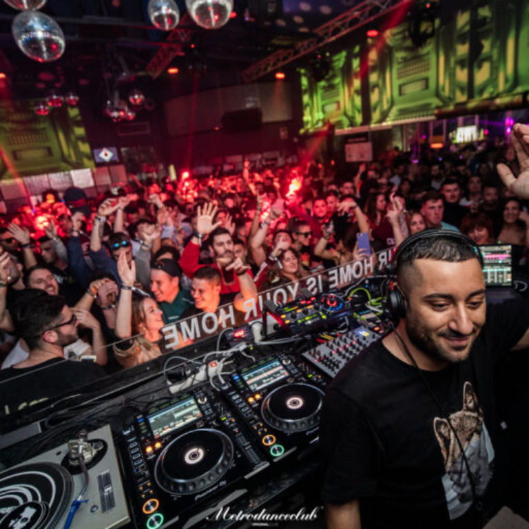 metro-dance-club-como-las-grecas